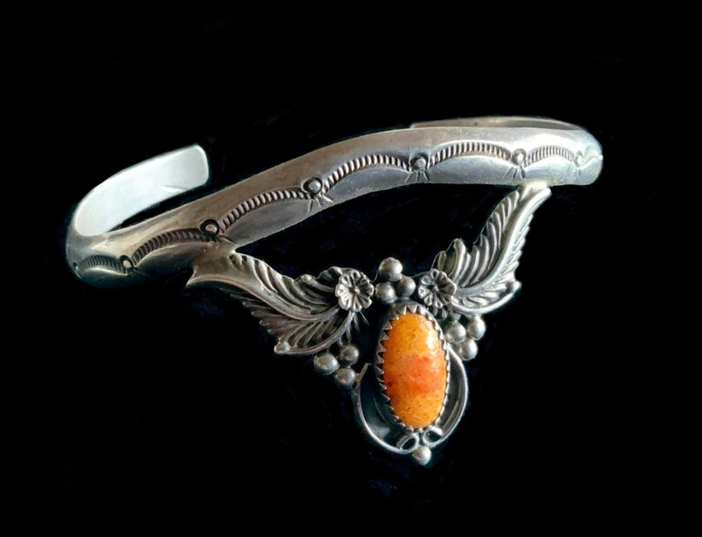 RUNNING BEAR Sterling Silver 925 Spiny Oyster Cuff Bracelet Native American Tribal
