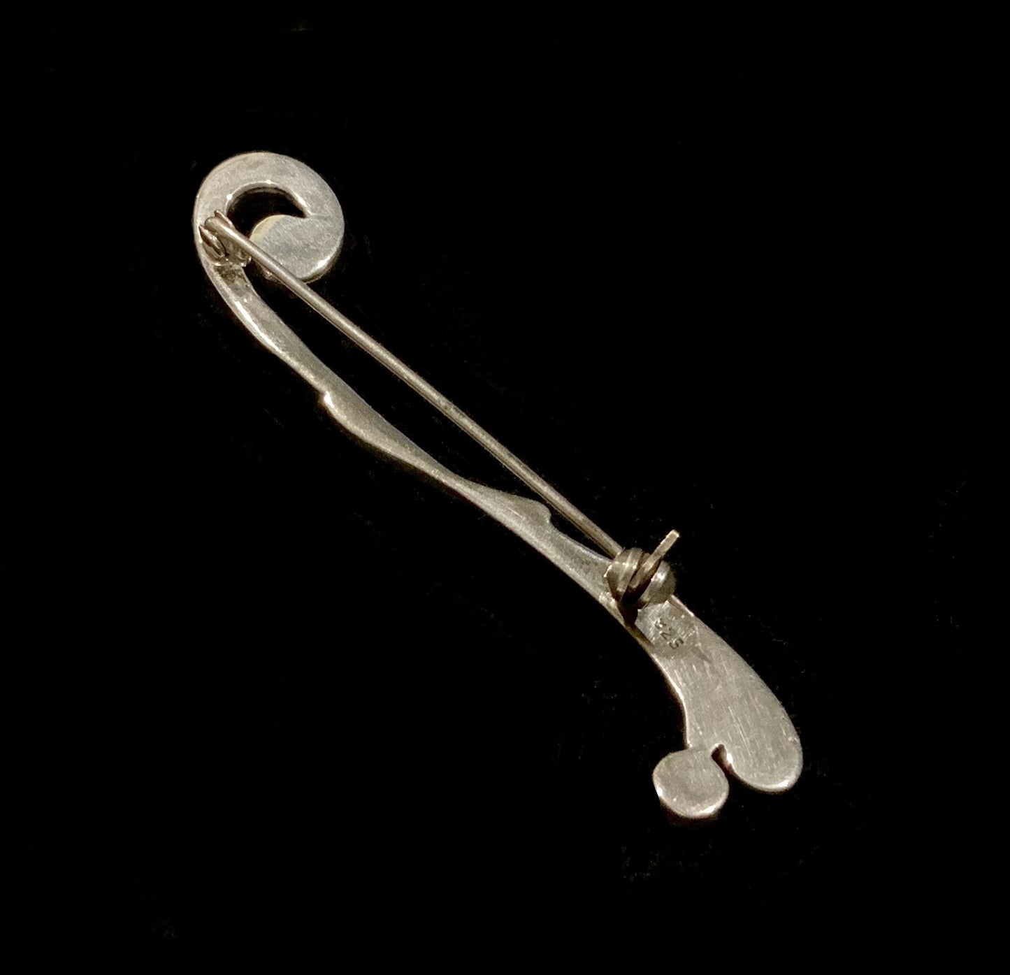 Onyx & 925 Sterling Silver Modernist Swirl Brooch