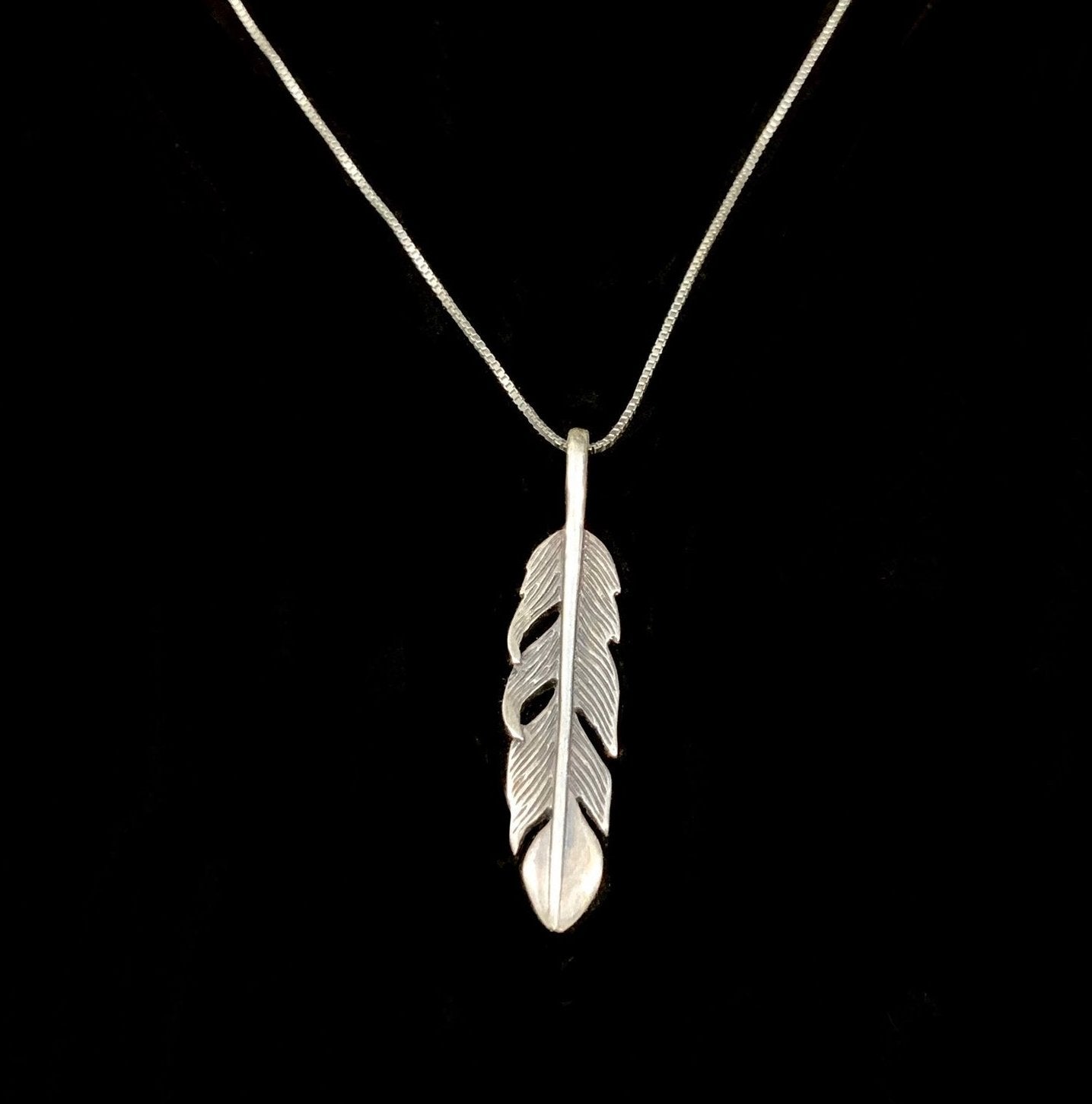 925 Sterling Silver Native American Feather Pendant Necklace 48cm