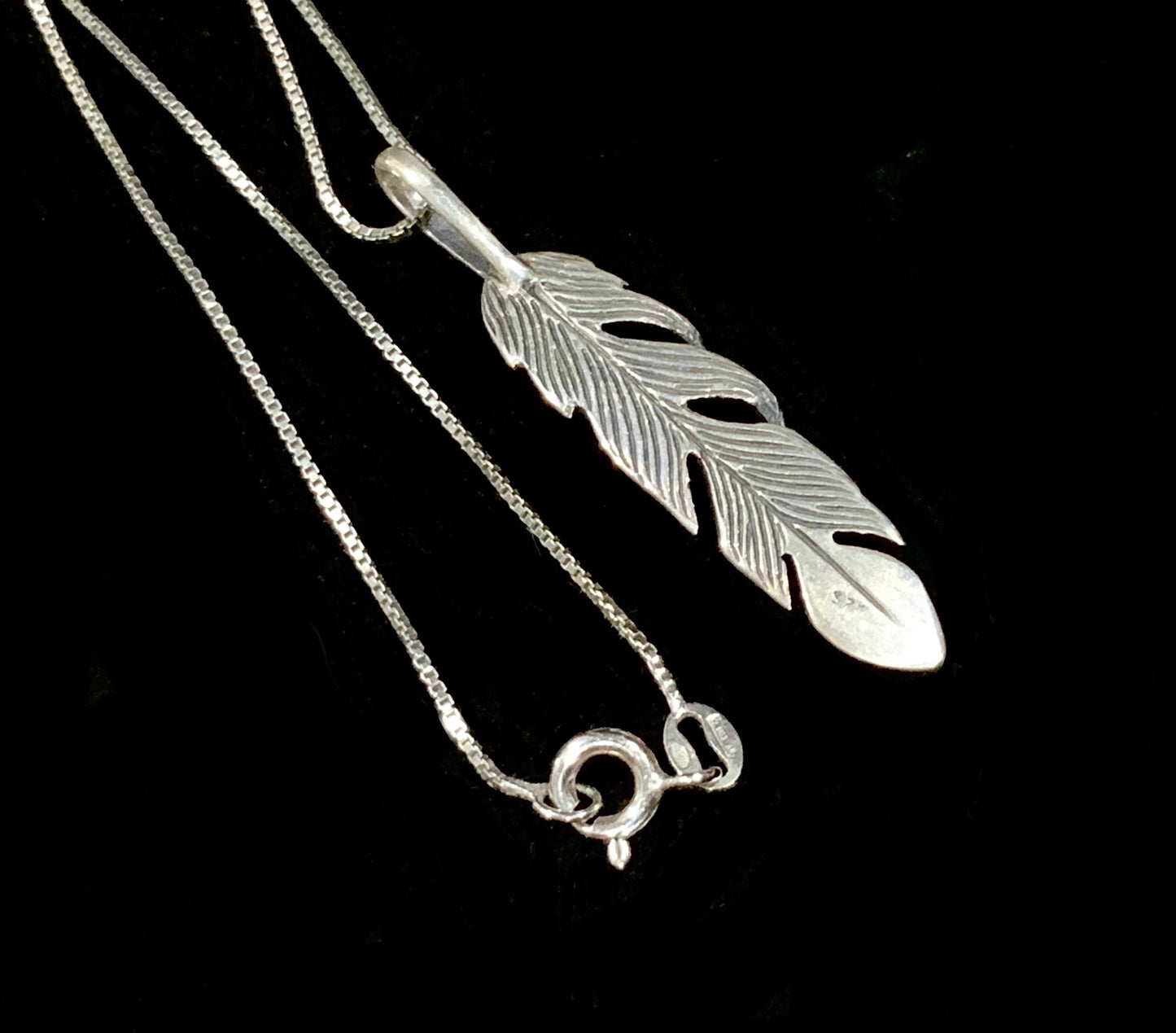 925 Sterling Silver Native American Feather Pendant Necklace 48cm