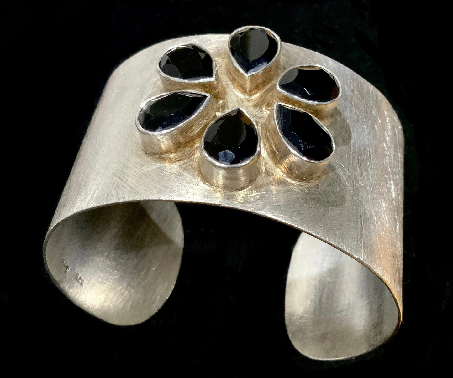 925 Sterling Silver Steen F. Baker Denmark Black Onyx Daisy Textured Cuff Bracelet 18cm