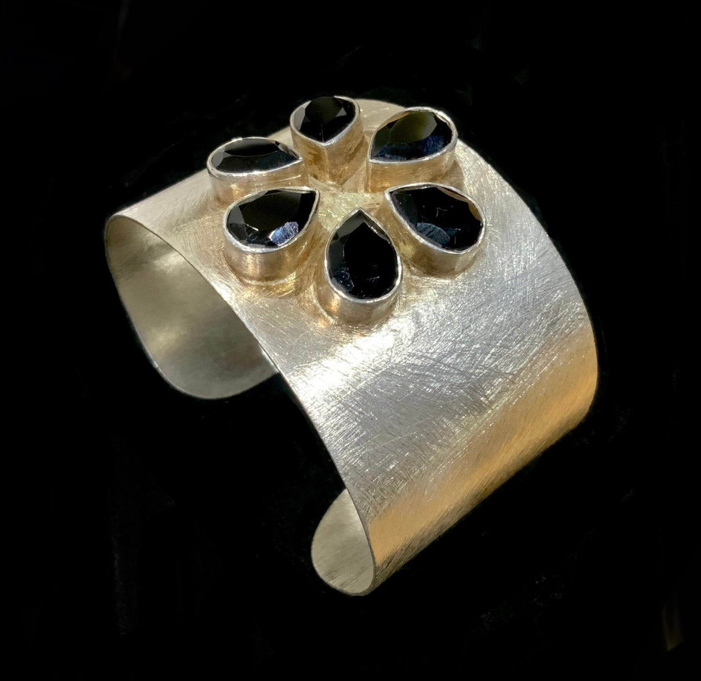 925 Sterling Silver Steen F. Baker Denmark Black Onyx Daisy Textured Cuff Bracelet 18cm