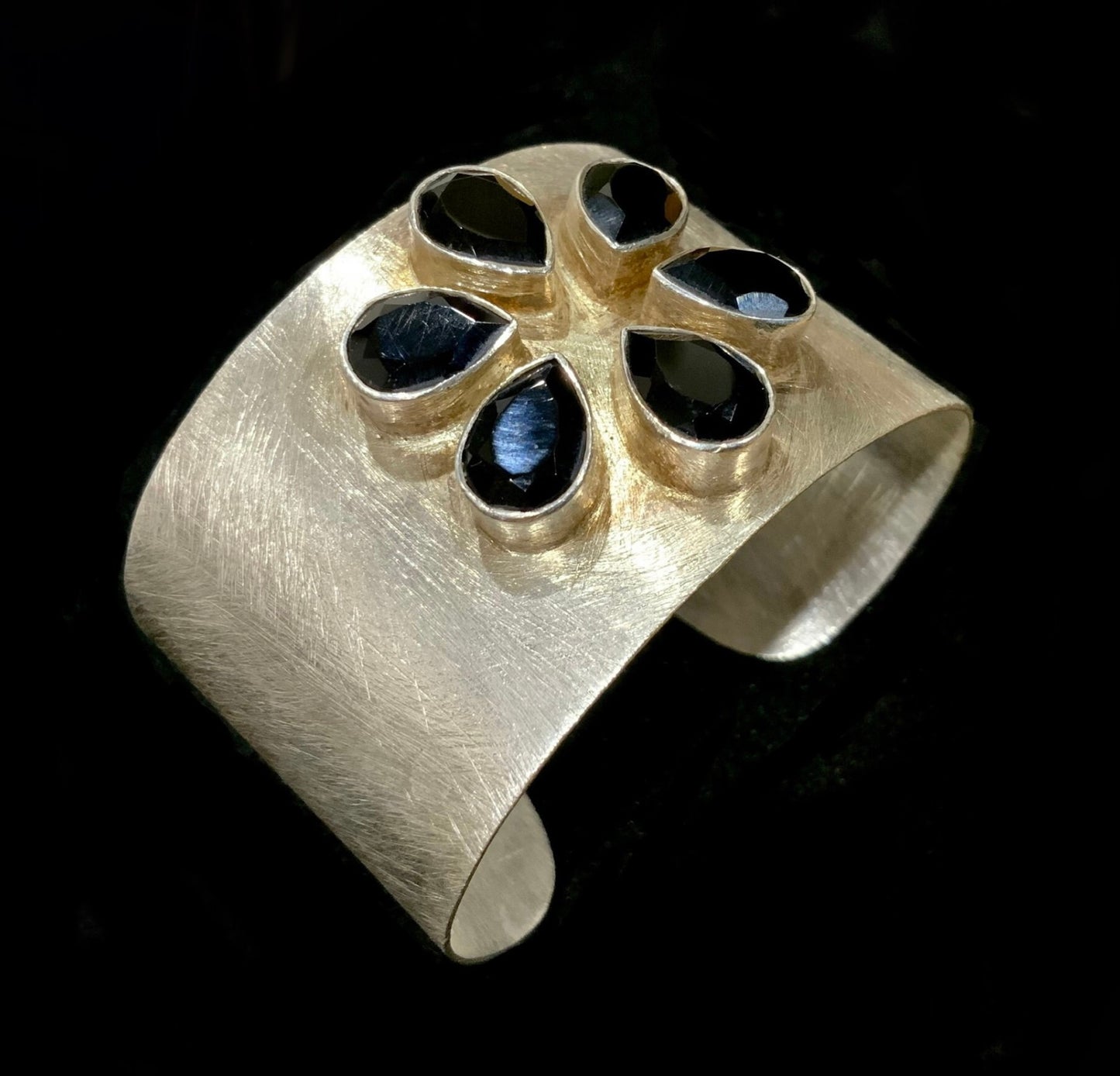 925 Sterling Silver Steen F. Baker Denmark Black Onyx Daisy Textured Cuff Bracelet 18cm