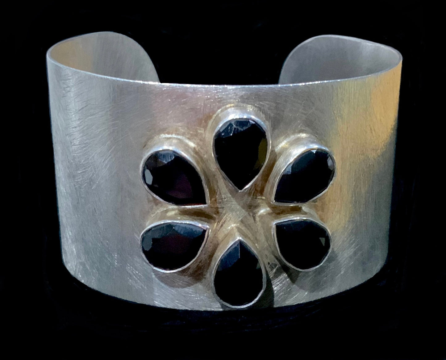 925 Sterling Silver Steen F. Baker Denmark Black Onyx Daisy Textured Cuff Bracelet 18cm