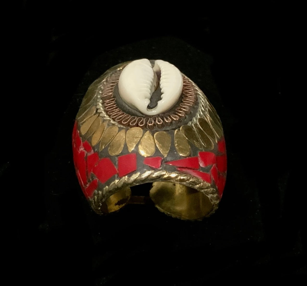 Tibetan Nepalese Cowrie Shell & Red Coral Inlay Statement Ring Size Q 1/2