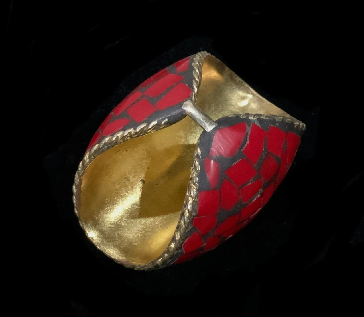 Tibetan Nepalese Cowrie Shell & Red Coral Inlay Statement Ring Size Q 1/2