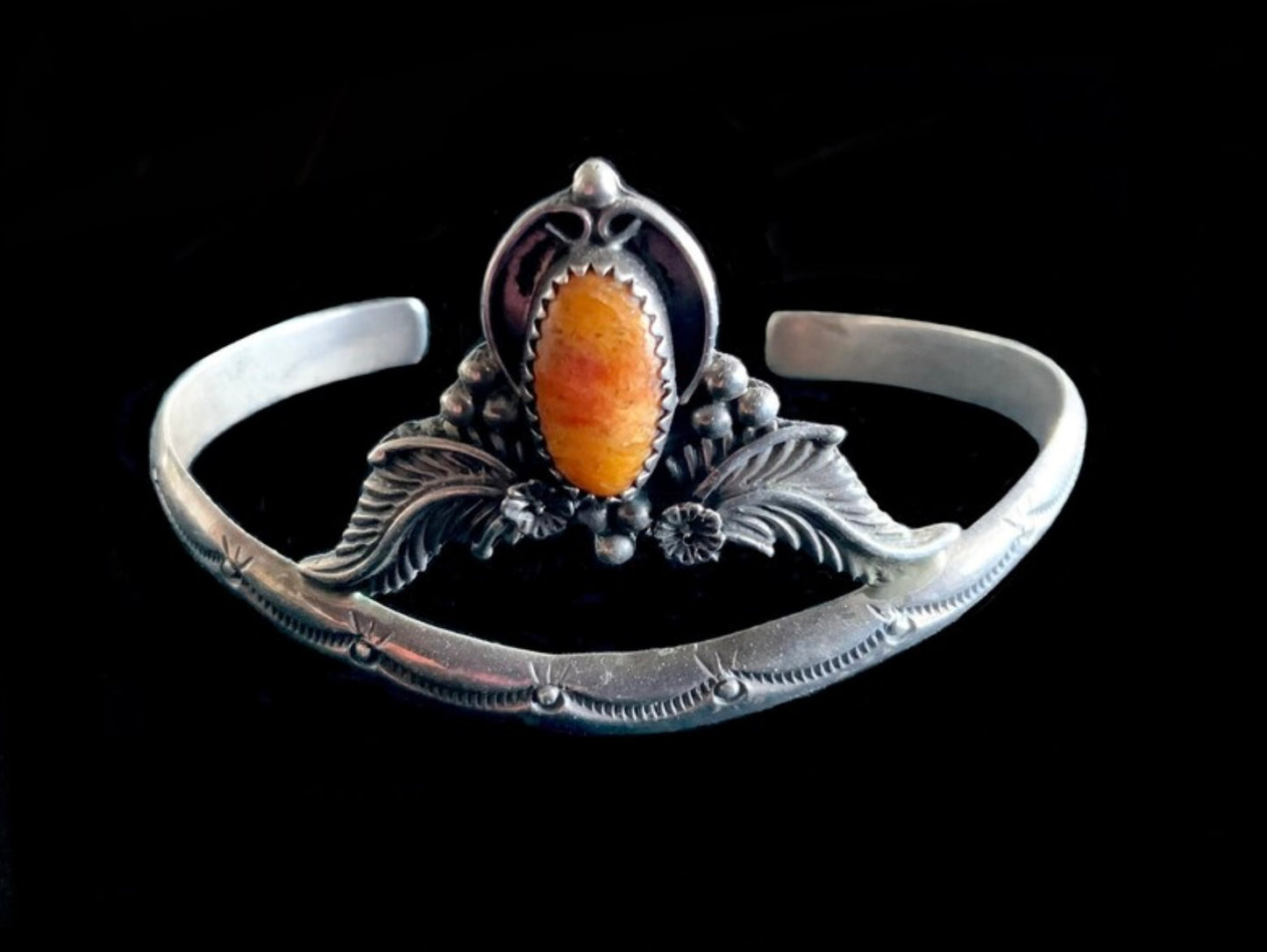 RUNNING BEAR Sterling Silver 925 Spiny Oyster Cuff Bracelet Native American Tribal