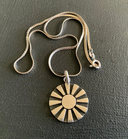 925 Sterling Silver Sunburst Pendant Necklace